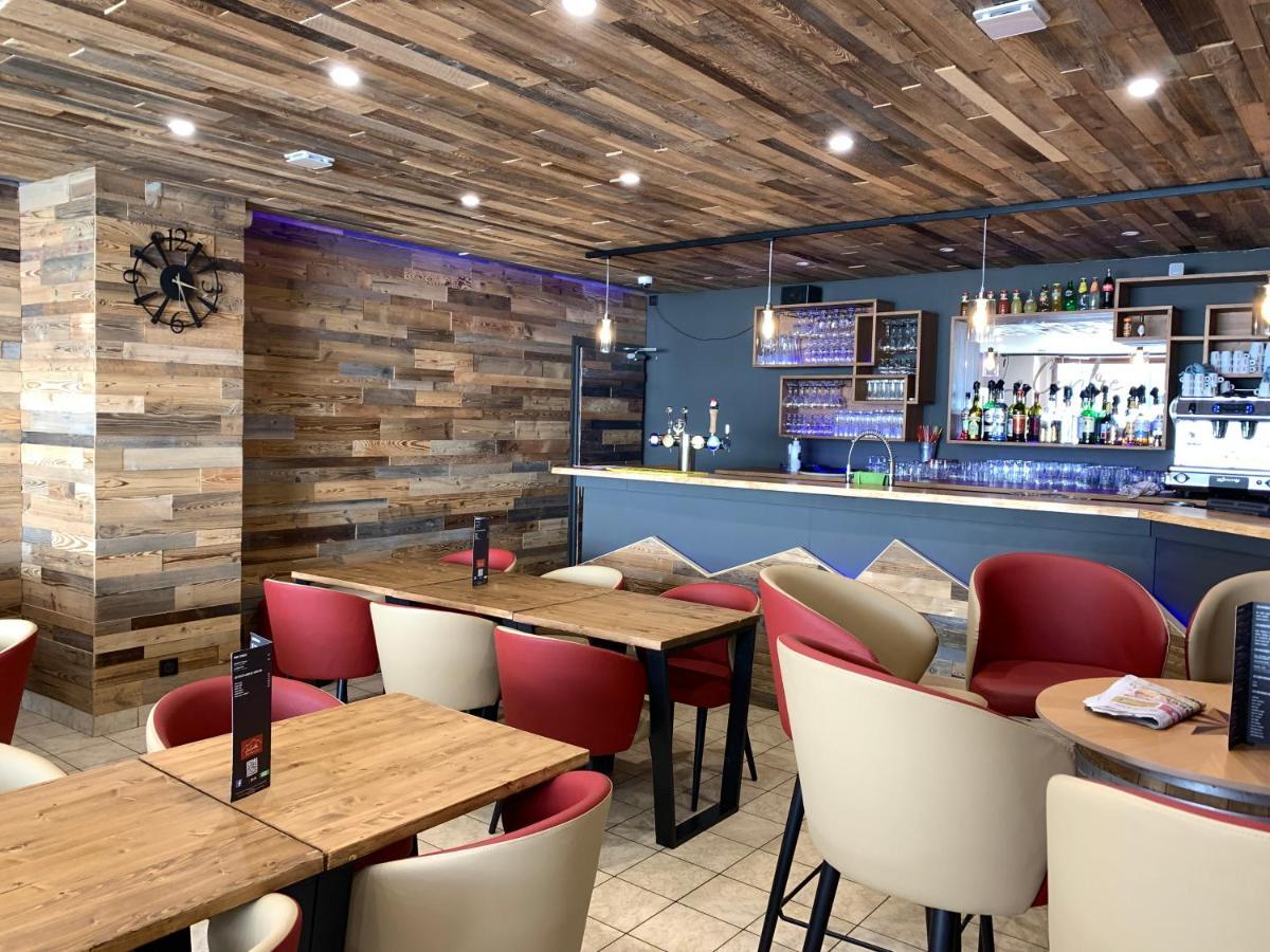 Hotel Restaurant Le Centre Lelex Exterior photo