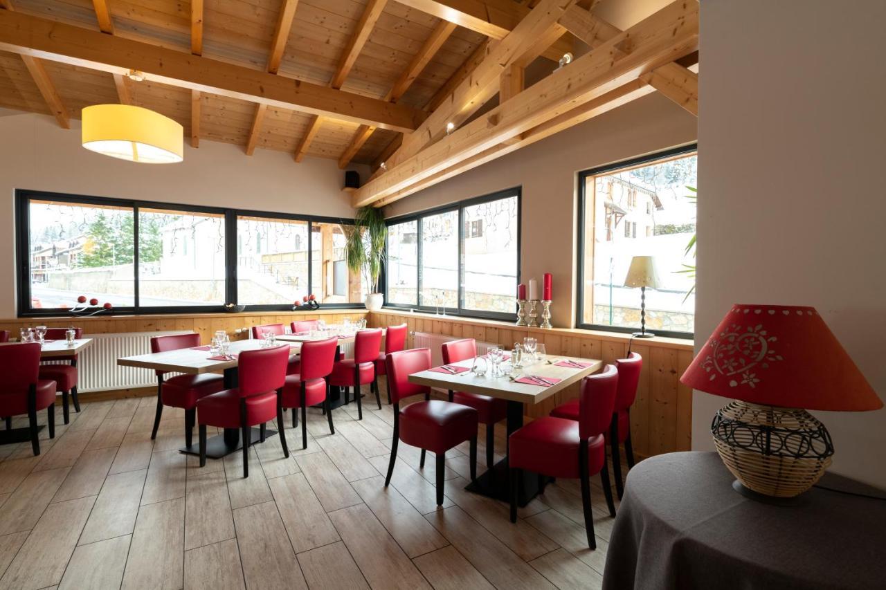 Hotel Restaurant Le Centre Lelex Exterior photo